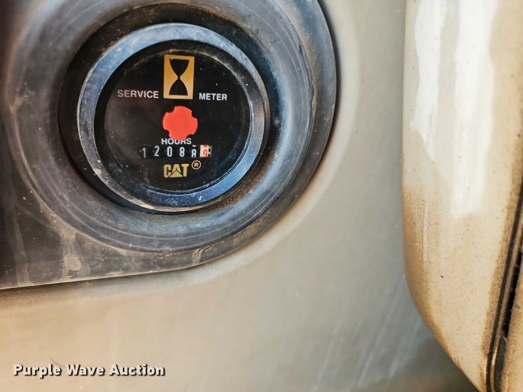 image for item EB8364 2004 Caterpillar 330C excavator