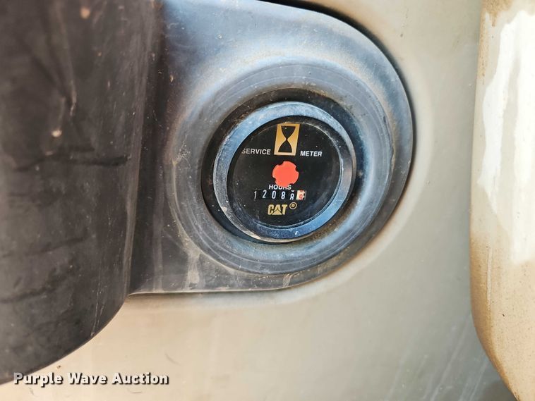 image for item EB8364 2004 Caterpillar 330C excavator