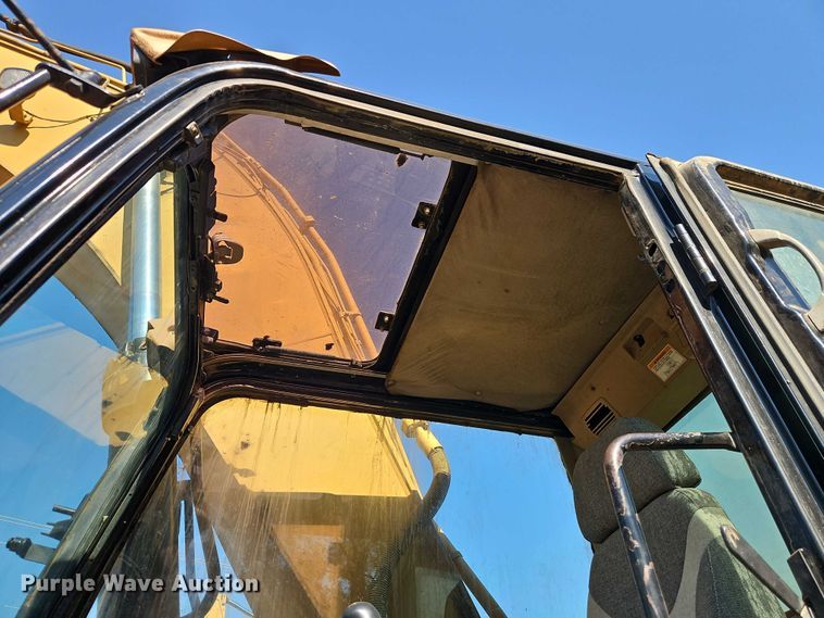 image for item EB8364 2004 Caterpillar 330C excavator