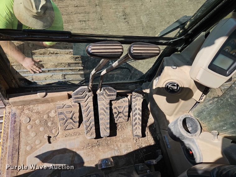 image for item EB8364 2004 Caterpillar 330C excavator