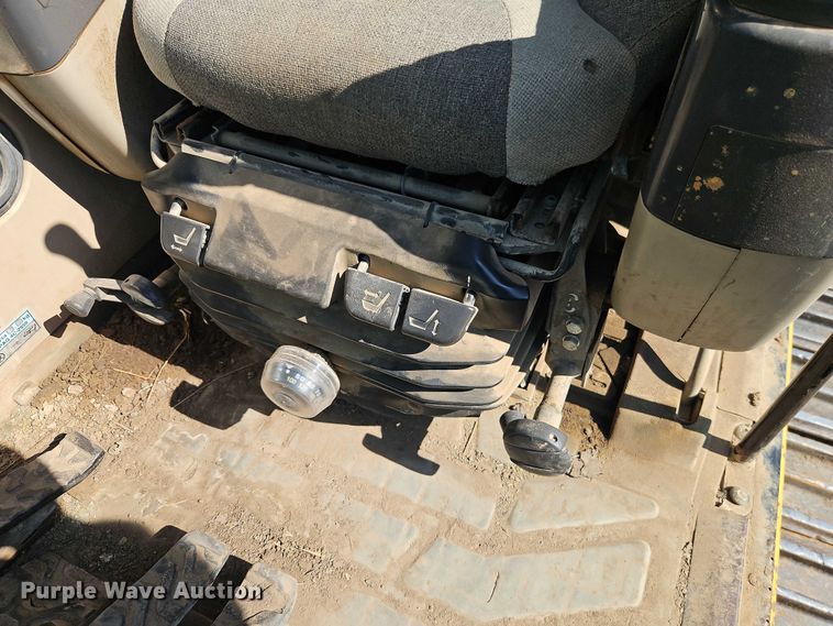 image for item EB8364 2004 Caterpillar 330C excavator