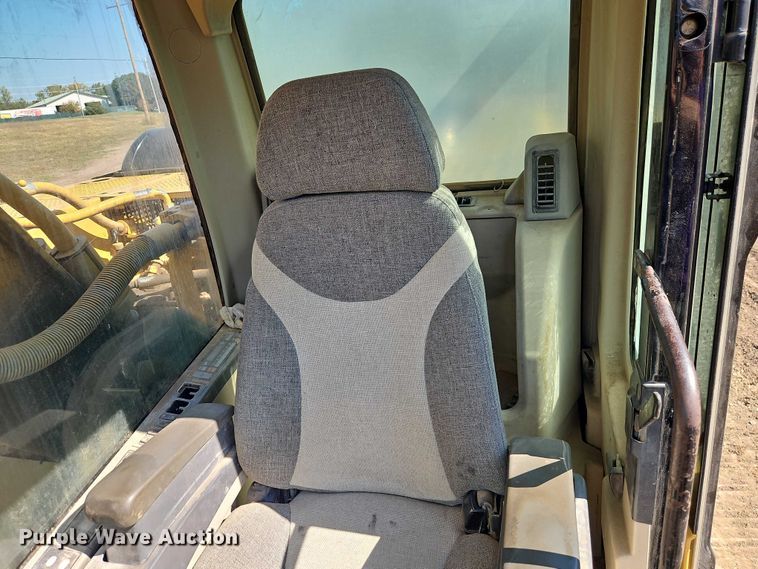 image for item EB8364 2004 Caterpillar 330C excavator