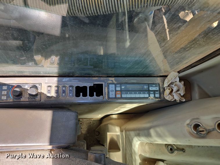 image for item EB8364 2004 Caterpillar 330C excavator