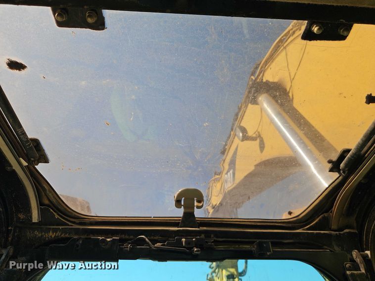 image for item EB8364 2004 Caterpillar 330C excavator