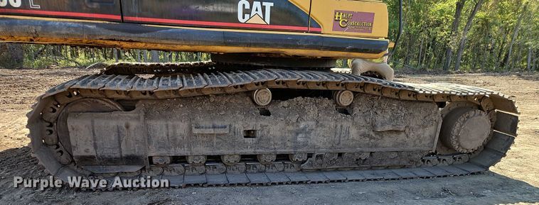 image for item EB8364 2004 Caterpillar 330C excavator