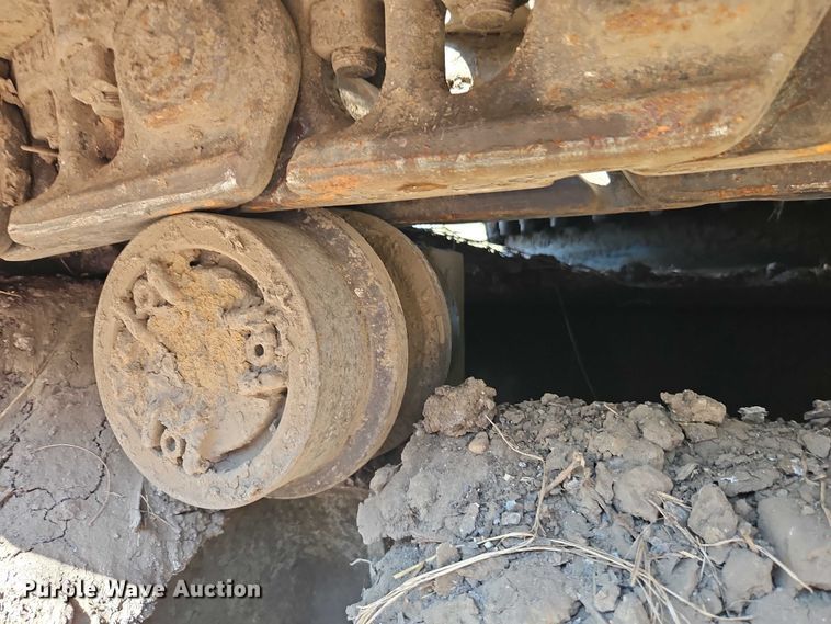 image for item EB8364 2004 Caterpillar 330C excavator