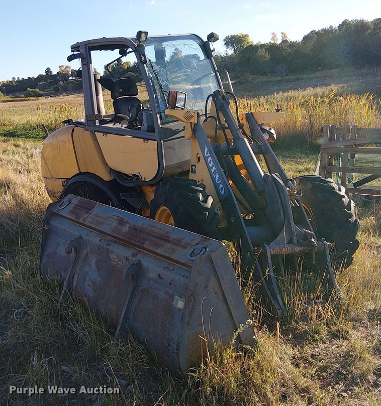 image for item EC1207 2003 Volvo L20B-P compact wheel loader