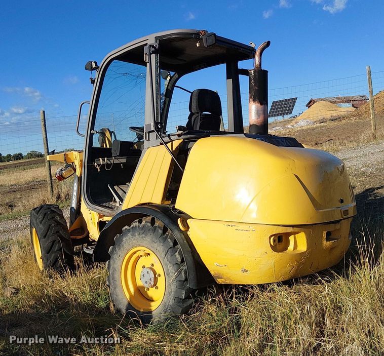 image for item EC1207 2003 Volvo L20B-P compact wheel loader