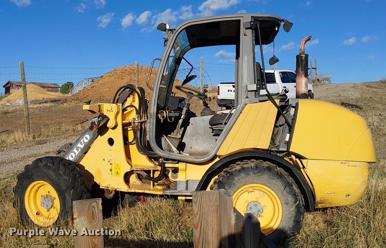 image for item EC1207 2003 Volvo L20B-P compact wheel loader