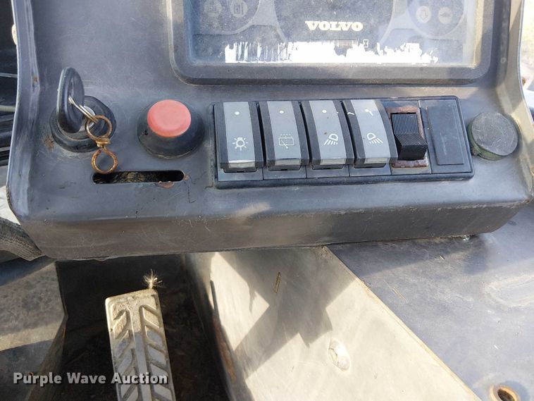 image for item EC1207 2003 Volvo L20B-P compact wheel loader