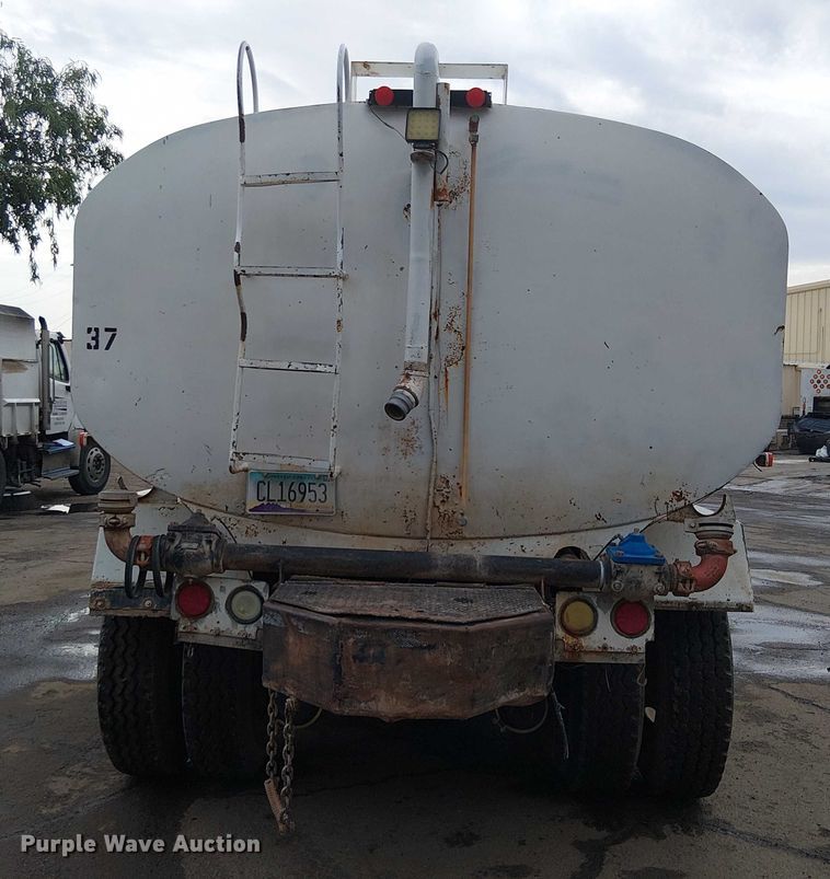 image for item EC1228 1994 International F-4900 water truck