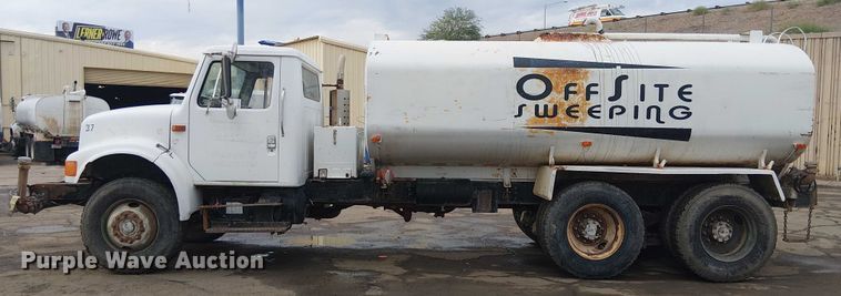 image for item EC1228 1994 International F-4900 water truck