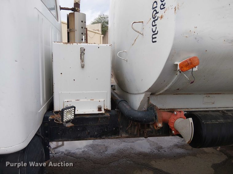 image for item EC1228 1994 International F-4900 water truck