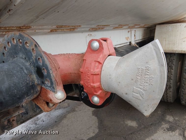 image for item EC1228 1994 International F-4900 water truck