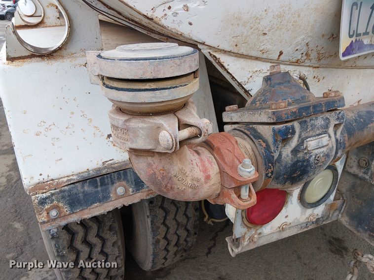 image for item EC1228 1994 International F-4900 water truck