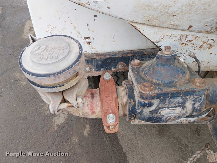 image for item EC1228 1994 International F-4900 water truck