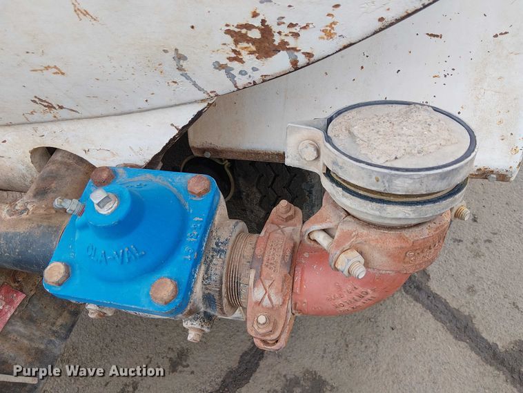 image for item EC1228 1994 International F-4900 water truck