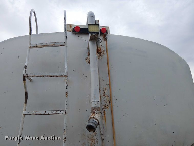 image for item EC1228 1994 International F-4900 water truck