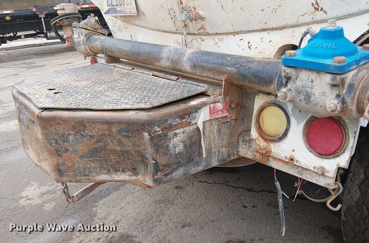 image for item EC1228 1994 International F-4900 water truck