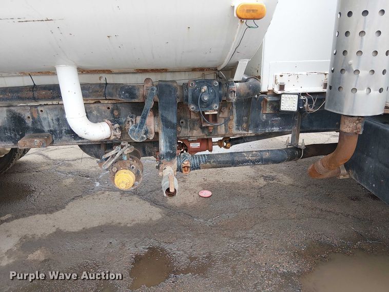 image for item EC1228 1994 International F-4900 water truck