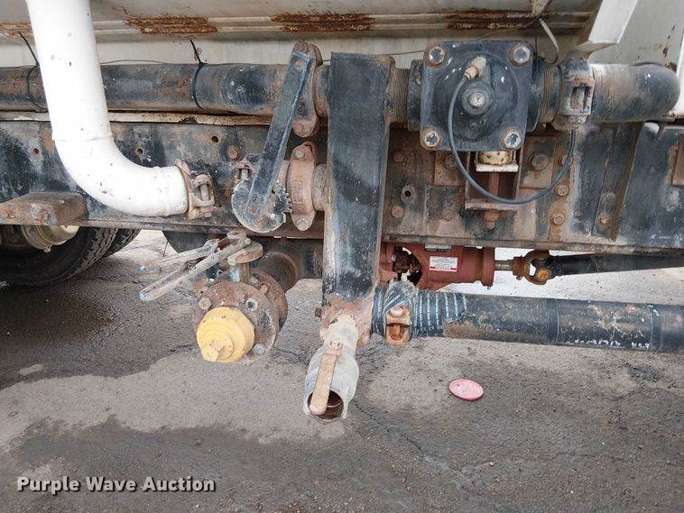 image for item EC1228 1994 International F-4900 water truck