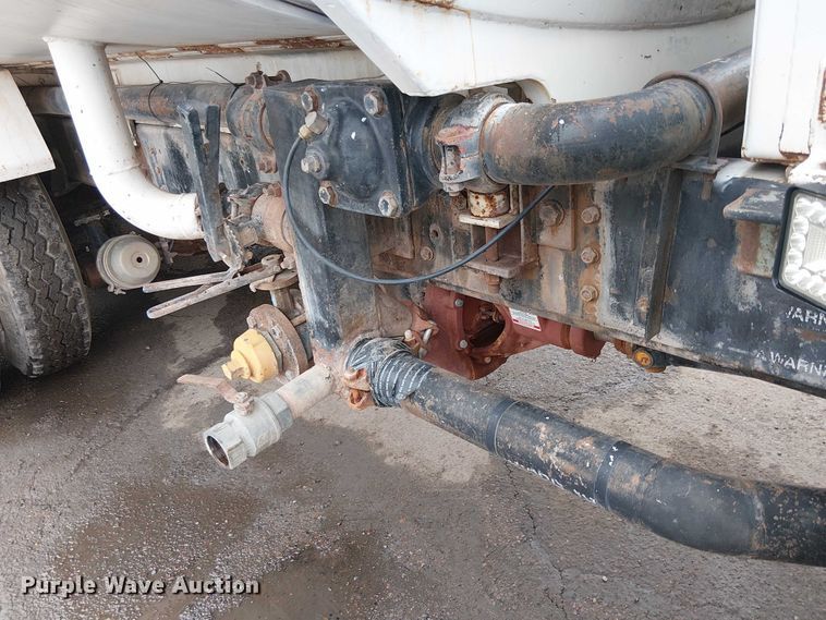 image for item EC1228 1994 International F-4900 water truck