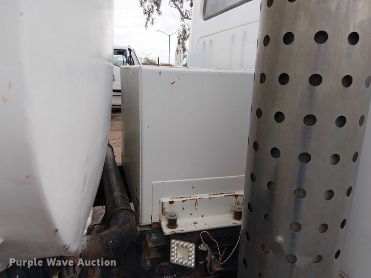 image for item EC1228 1994 International F-4900 water truck