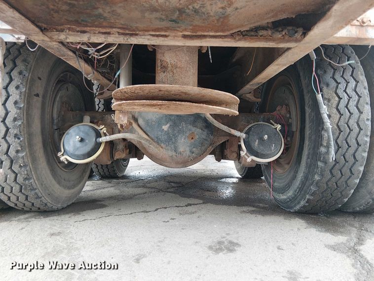 image for item EC1228 1994 International F-4900 water truck