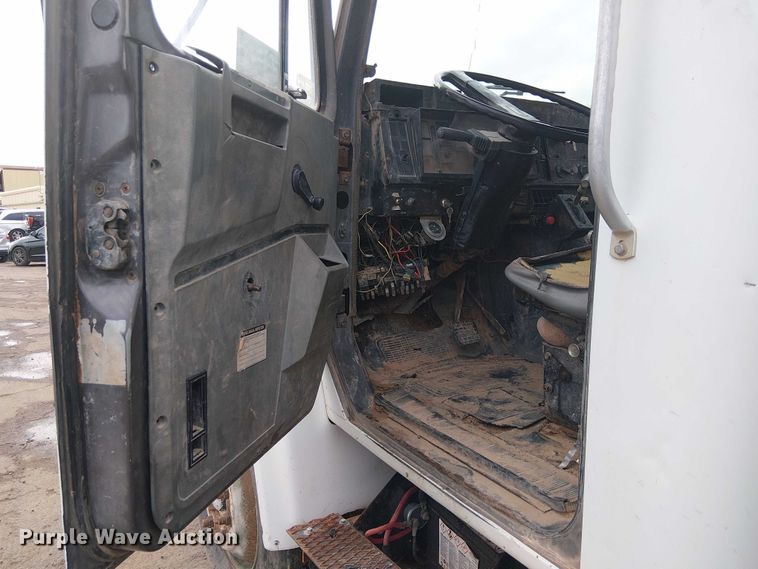 image for item EC1228 1994 International F-4900 water truck