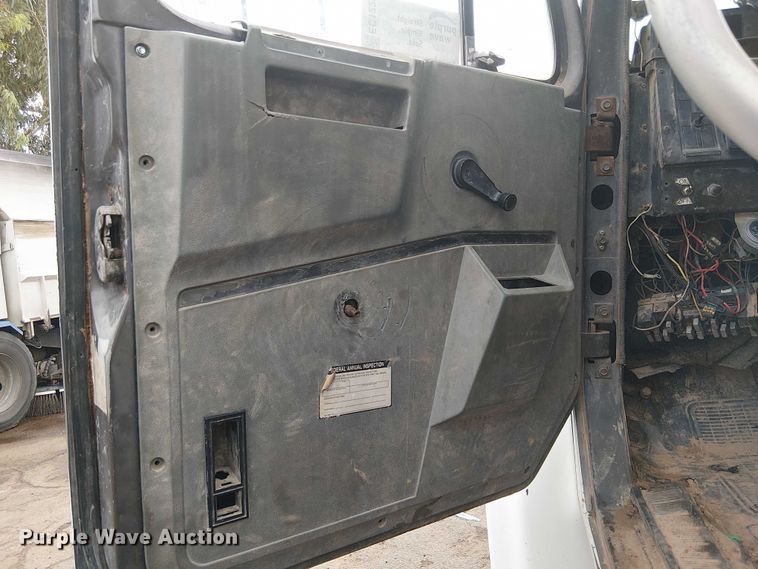 image for item EC1228 1994 International F-4900 water truck