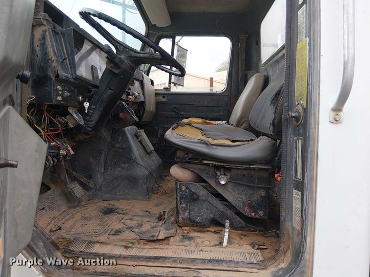 image for item EC1228 1994 International F-4900 water truck