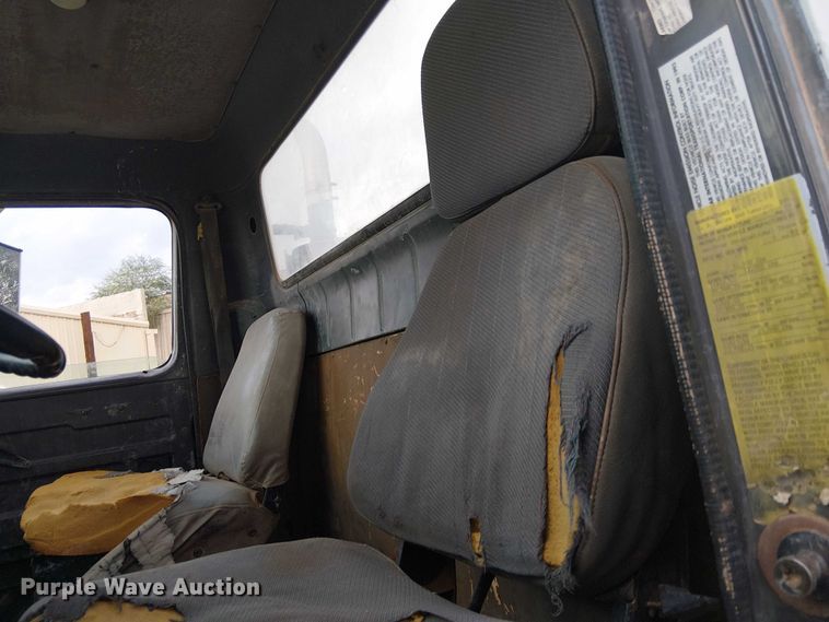 image for item EC1228 1994 International F-4900 water truck