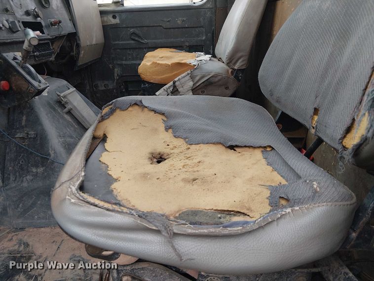 image for item EC1228 1994 International F-4900 water truck