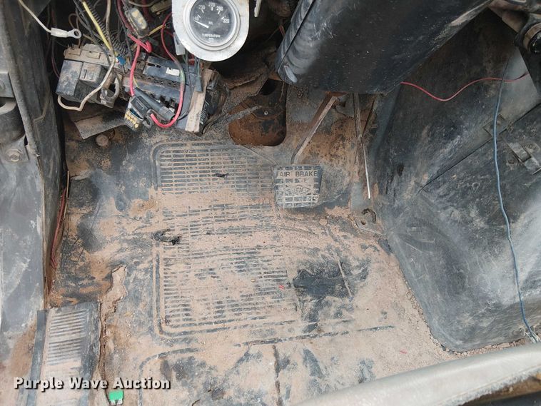 image for item EC1228 1994 International F-4900 water truck