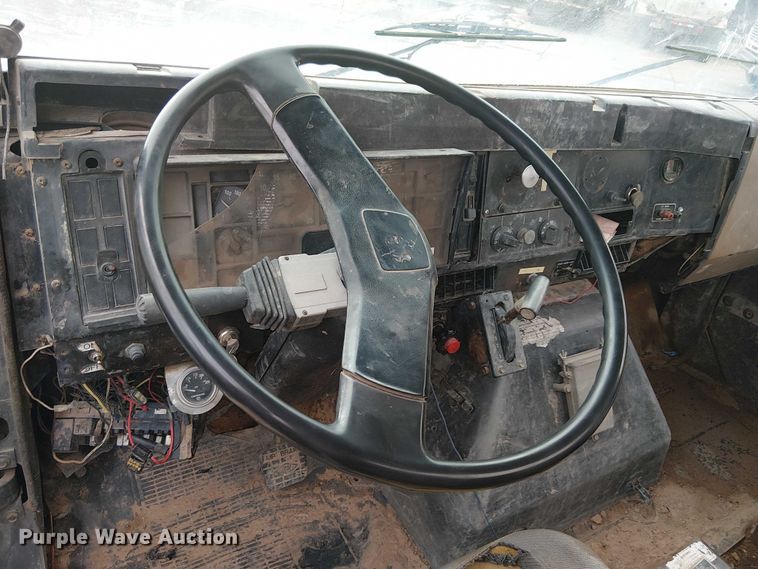 image for item EC1228 1994 International F-4900 water truck