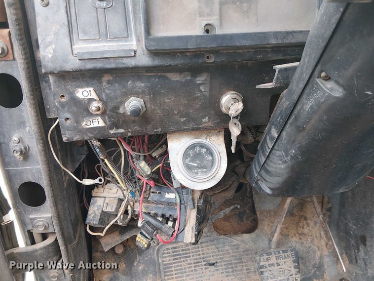 image for item EC1228 1994 International F-4900 water truck