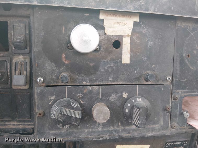 image for item EC1228 1994 International F-4900 water truck