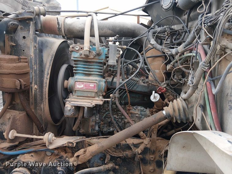 image for item EC1228 1994 International F-4900 water truck