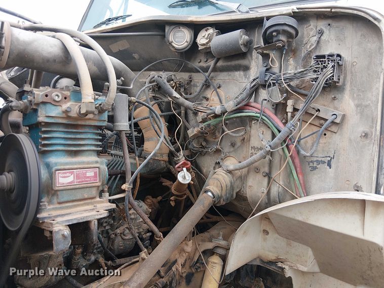 image for item EC1228 1994 International F-4900 water truck