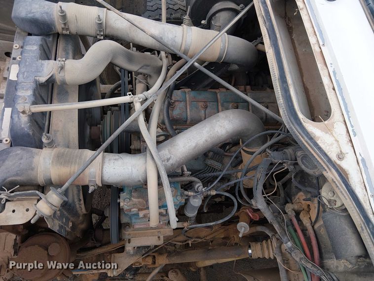 image for item EC1228 1994 International F-4900 water truck