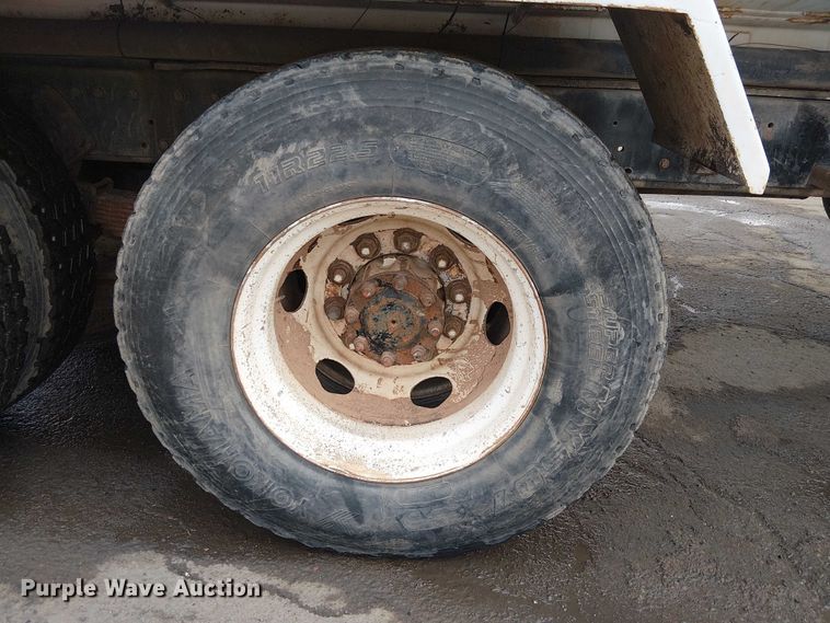 image for item EC1228 1994 International F-4900 water truck