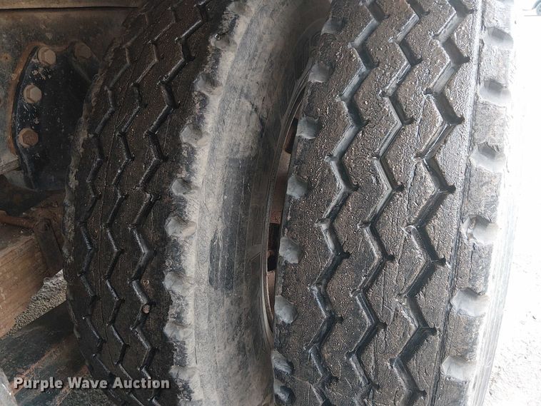 image for item EC1228 1994 International F-4900 water truck