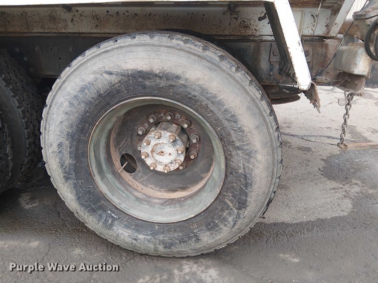 image for item EC1228 1994 International F-4900 water truck