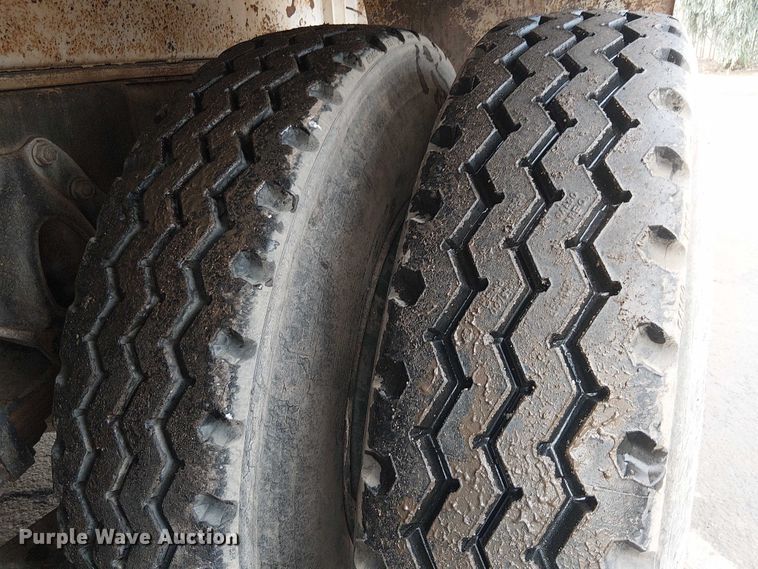 image for item EC1228 1994 International F-4900 water truck