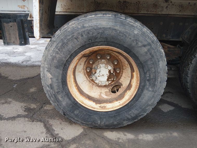 image for item EC1228 1994 International F-4900 water truck