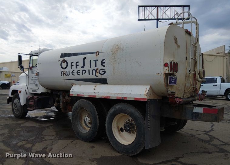 image for item EC1229 1994 Freightliner FLD120 water truck