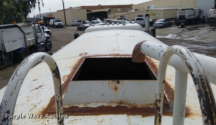 image for item EC1229 1994 Freightliner FLD120 water truck