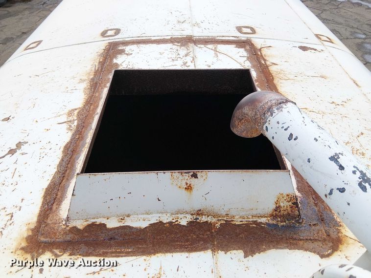 image for item EC1229 1994 Freightliner FLD120 water truck