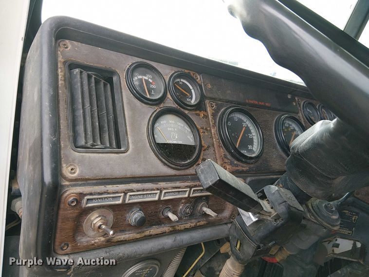 image for item EC1229 1994 Freightliner FLD120 water truck