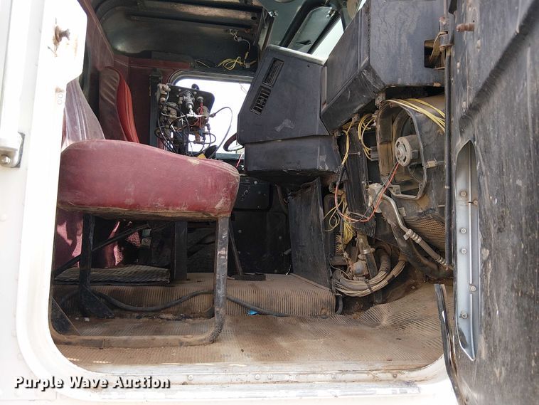 image for item EC1229 1994 Freightliner FLD120 water truck